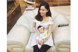 Á hậu Ngô Trà My khoe con gái tròn một tháng tuổi