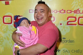 Hiếu Hiền bồng con gái đến ra mắt phim “Lộc Phát“