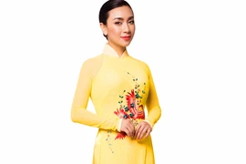 Y Phụng khoe vẻ đẹp bất chấp thời gian với áo dài