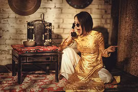 Ca sĩ Quỳnh Nga tạo dáng "khó đỡ" khi diện áo dài