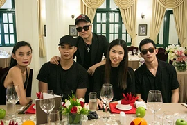 Đỗ Mạnh Cường đón sinh nhật cùng các nàng thơ, chàng thơ