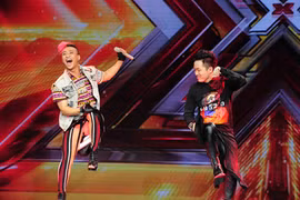 Tùng Dương phấn khích học nhảy cùng thí sinh The X-Factor 2016