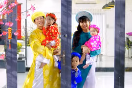 Ảnh hạnh phúc ngập tràn của gia đình Lý Hải - Minh Hà 