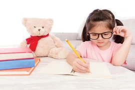 Bí ẩn và lợi thế của đứa trẻ "song ngữ"