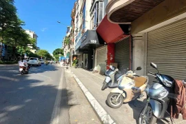 Nhiều chợ đầu mối vắng khách, tiểu thương đóng cửa sớm