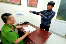 Mâu thuẫn trong cuộc nhậu, thanh niên 19 tuổi dùng cuốc đánh anh trai tử vong