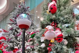 Ý tưởng trang trí cây thông Noel trong nhà và ngoài trời