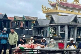 Phát hiện thi thể quấn trong chăn bông tại nghĩa trang ở Đắk Lắk