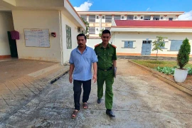 Bắt chủ quán Karaoke cho khách thuê phòng sử dụng ma tuý