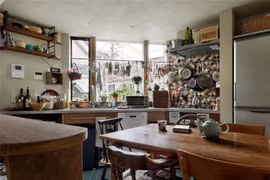 Ngỡ ngàng bên trong ngôi nhà 'ống khói' chỉ hơn 30m2