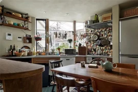 Ngỡ ngàng bên trong ngôi nhà 'ống khói' chỉ hơn 30m2