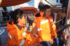 Giải cứu 2 thuyền viên vụ tàu biển va nhau bị chìm ở Hải Phòng
