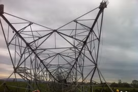 Mưa lớn quật đổ cột đường dây 500kV Quảng Ninh - Bắc Giang