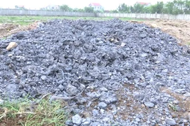 Phát hiện chất thải công nghiệp chôn trái phép trong KCN Bảo Minh