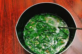 Nấu canh theo vị nhà mình, cô gái bị em chồng tương lai chê... khắm