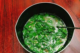 Nấu canh theo vị nhà mình, cô gái bị em chồng tương lai chê... khắm