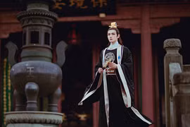 Mơ tưởng phi tử của cha, thái tử làm chuyện khiến hậu thế chê cười