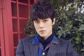 Yêu cùng lúc 4 phụ nữ, mỹ nam showbiz Trung Quốc bị tẩy chay