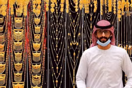 Vàng bán theo cân và những cách bán vàng kì quặc nhất thế giới