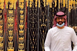 Vàng bán theo cân và những cách bán vàng kì quặc nhất thế giới