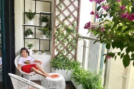 Khám phá chung cư sang chảnh, ngập hoa tươi của siêu mẫu Xuân Lan