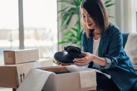 Giữ giày thế nào... không bị mốc, chẳng mất form?