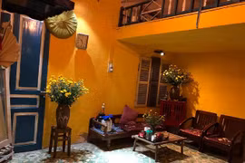 Chàng trai cải tạo phòng trọ ẩm mốc như không gian phố cổ Hội An