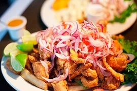 Thưởng thức thịt cừu cà ri có 1-0-2 ở nhà hàng Moti Mahal