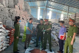 Đắk Lắk: Tạm giữ chủ cơ sở sản xuất phân bón nghi giả 
