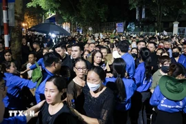 Dòng người nối dài các phố vào viếng Tổng Bí thư Nguyễn Phú Trọng