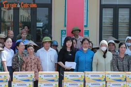 Báo Tri thức & Cuộc sống trao quà hỗ trợ bà con vùng bão lụt Bắc Giang