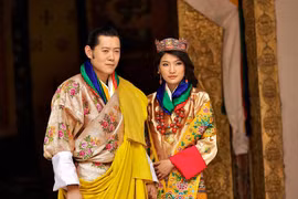 Muôn kiểu váy cưới hoàng gia, người dát đá quý, người trơn đơn giản