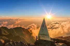 Dãy núi nào cao nhất Việt Nam?