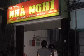 Tin nóng ngày 10/8: Đội trưởng QLTT hẹn vợ người khác vào nhà nghỉ