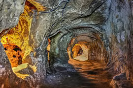 “Đột nhập” công trình ngầm bỏ hoang nổi tiếng thế giới