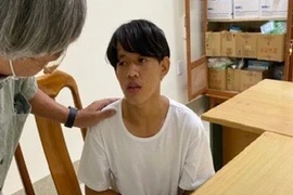 “Ác mẫu” Đài Loan mang con trai 15 tuổi sang Cà Mau rồi bỏ rơi