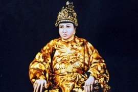 Vị vua Việt 300 vợ và cung tần nhưng không có con 