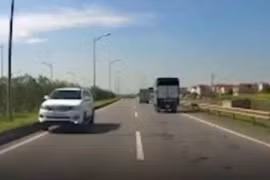 Tài xế đi ngược chiều cao tốc Hà Nội – Thái Nguyên bị phạt 17 triệu