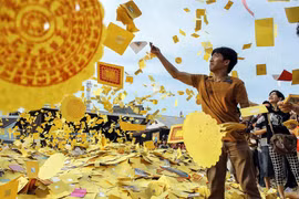 Độc đáo hình ảnh các nước Châu Á tổ chức rằm tháng 7 