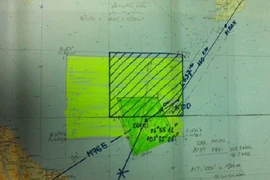 Cứu hộ VN tiếp cận vết dầu loang nghi máy bay Malaysia rơi