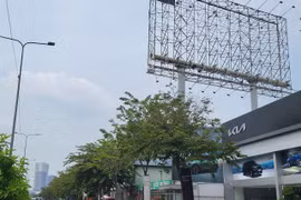 TP HCM: Quảng cáo ngoài trời sai phạm, biến tướng hiểm họa khó lường