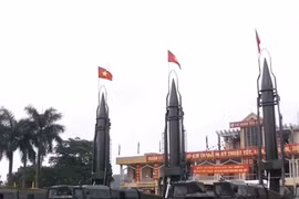 Oai phong dàn tên lửa Scud Việt Nam chĩa lên trời