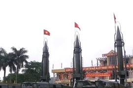 Oai phong dàn tên lửa Scud Việt Nam chĩa lên trời