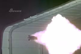 Khoảnh khắc siêu pháo điện từ Mỹ "xuyên ngọt" mục tiêu