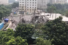 Nóng: Trường Mầm non Vườn Xanh ở KĐT Mỹ Đình sập trong đêm 