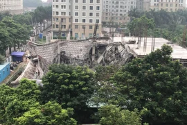 Nóng: Trường Mầm non Vườn Xanh ở KĐT Mỹ Đình sập trong đêm 