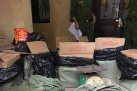 Tóm gọn nữ quái thuê taxi vận chuyển pháo lậu từ Lạng Sơn về Hà Nội