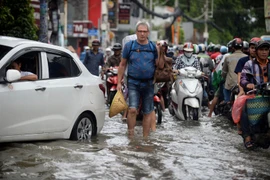  Nhiễm trùng, viêm da do lội nước cống ngập sau mưa bão