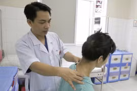 Nhờ thầy lang đắp thuốc đến khi liệt hoàn toàn mới đến bệnh viện