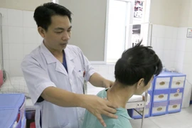 Nhờ thầy lang đắp thuốc đến khi liệt hoàn toàn mới đến bệnh viện